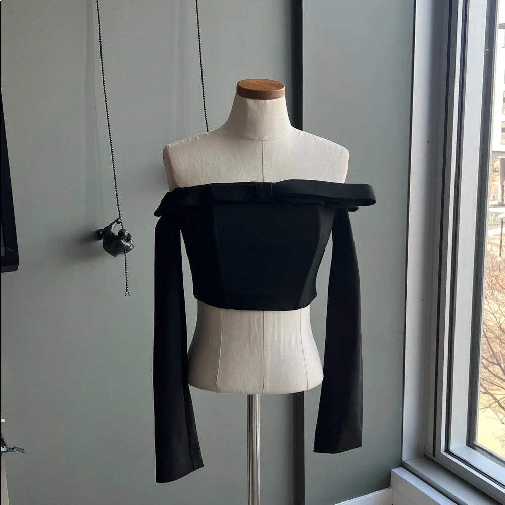 New Cult Gaia Valia Off Shoulder Crop Top in Black Size 6 - Picture 2 of 7